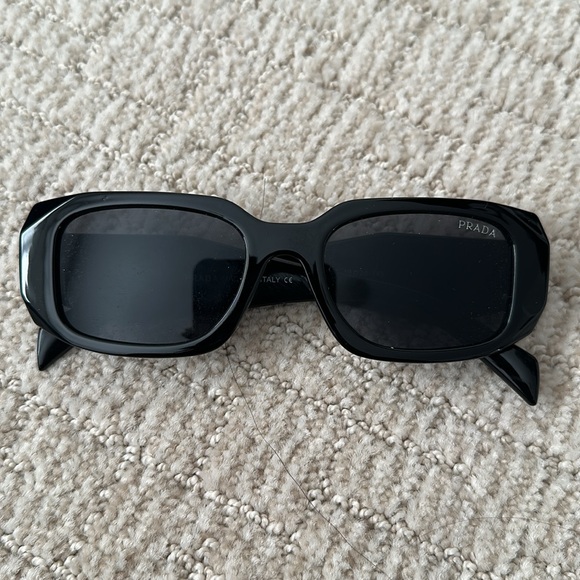 Chic Sunglasses Set - Picture 3 of 7